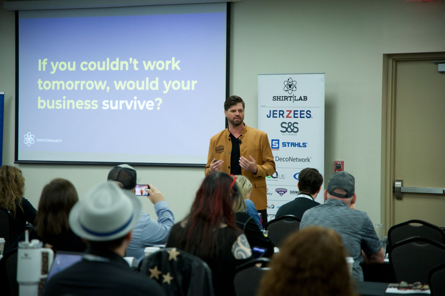 Davis Slagle of BeeGraphix started his session with this phrase: “Sell smarter, not harder.” He uses virtual assistants to communicate with customers and said “the business still has my personality, but I don’t have to be there.”